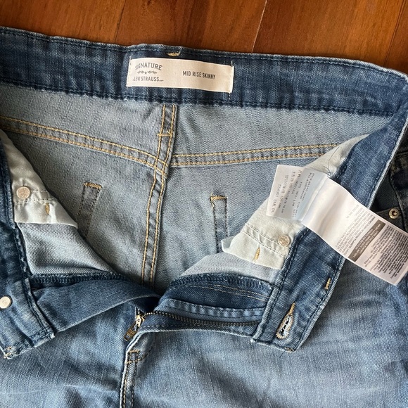 Levi 12S Blue - Picture 3 of 3